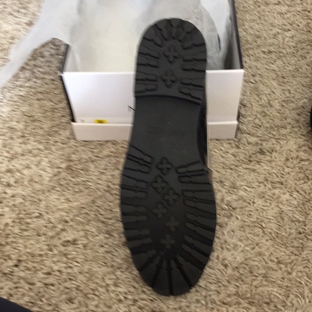 Shoes - Picture 4 of 4